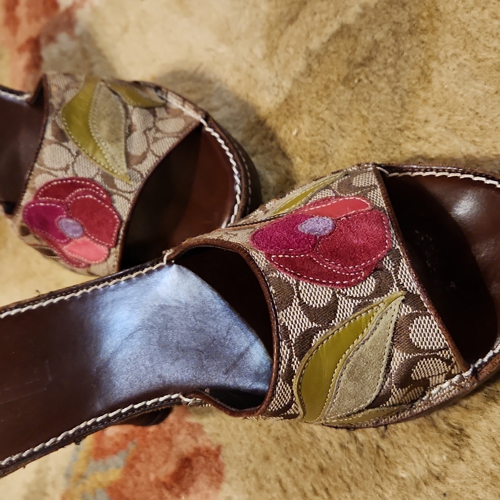 COACH Katalina, brown leather sandal, size 7. - Picture 9 of 11